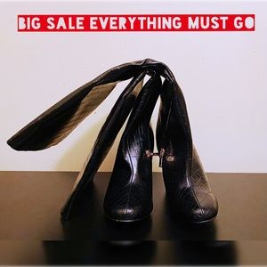 Croc Pattern Black Boots